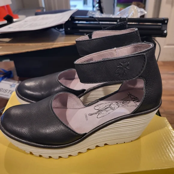 FLY London Women's Brito Sandals Black & Off White Size 37 (US 6-6.5) - Picture 13 of 13